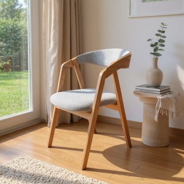 Drewniane krzesło Guru TKS z tapicerowanym siedziskiem i oparciem