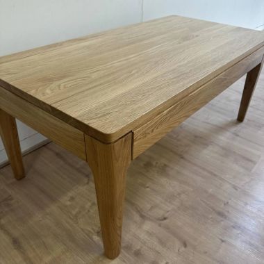 Stolik kawowy S4 w ciemnej odsłonie.
