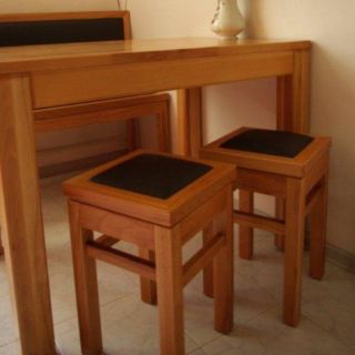 Taboret - tapicerowany środek